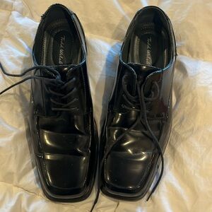 Men’s Todd Welsh black patent leather dress shoes. SZ 9-1/2M. Like new condition